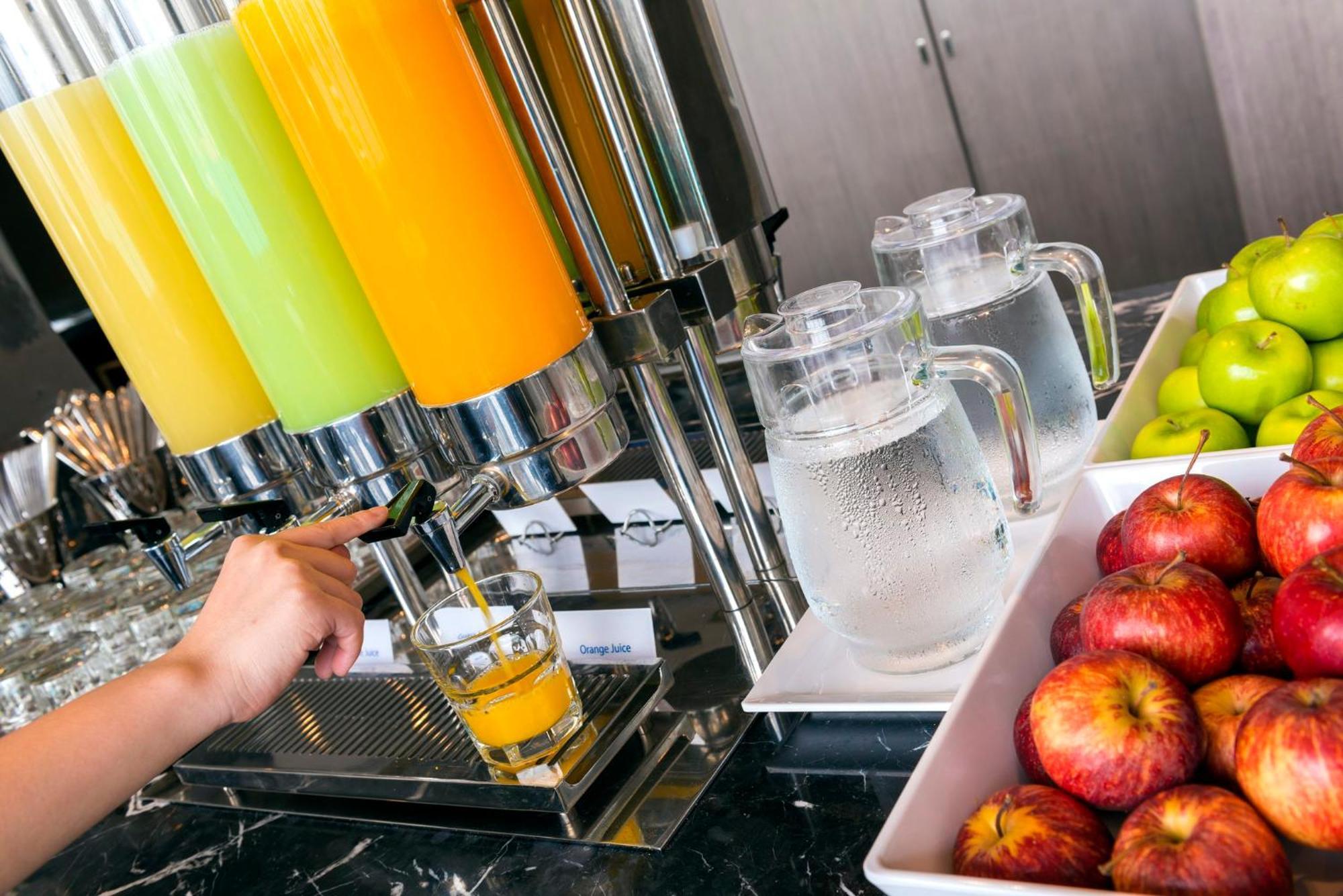 Holiday Inn Express Jakarta Wahid Hasyim By Ihg Zewnętrze zdjęcie