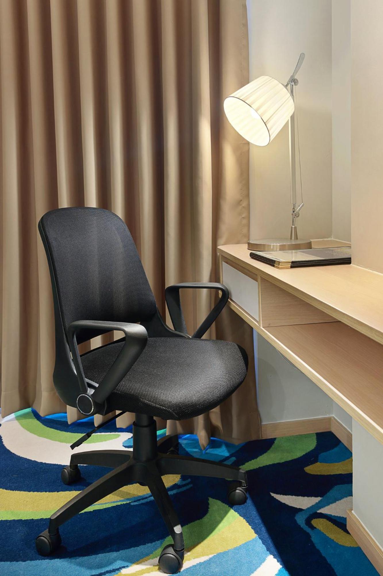 Holiday Inn Express Jakarta Wahid Hasyim By Ihg Zewnętrze zdjęcie