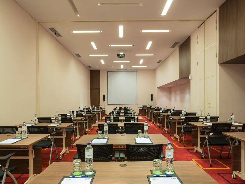 Holiday Inn Express Jakarta Wahid Hasyim By Ihg Zewnętrze zdjęcie